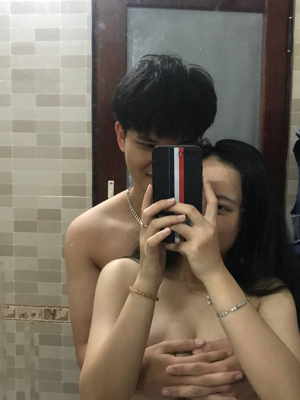 MIDV-418 Bạn có muốn thử một số loại thuốc không? Cô gái hàng xóm từng là tội phạm (giờ là một phụ nữ đã có chồng thất vọng) mời tôi ngoại tình khiến tôi phát điên và xuất tinh vào trong